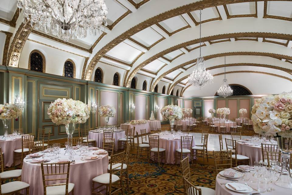 best indoor wedding venues in california The Langham Huntington, Pasadena is a wedding venue that blends European sophistication with California charm. Its charming, historic location, complete with lush gardens, exquisite ballrooms, and a sweeping grand staircase, has made it a favorite among San Gabriel Valley couples.