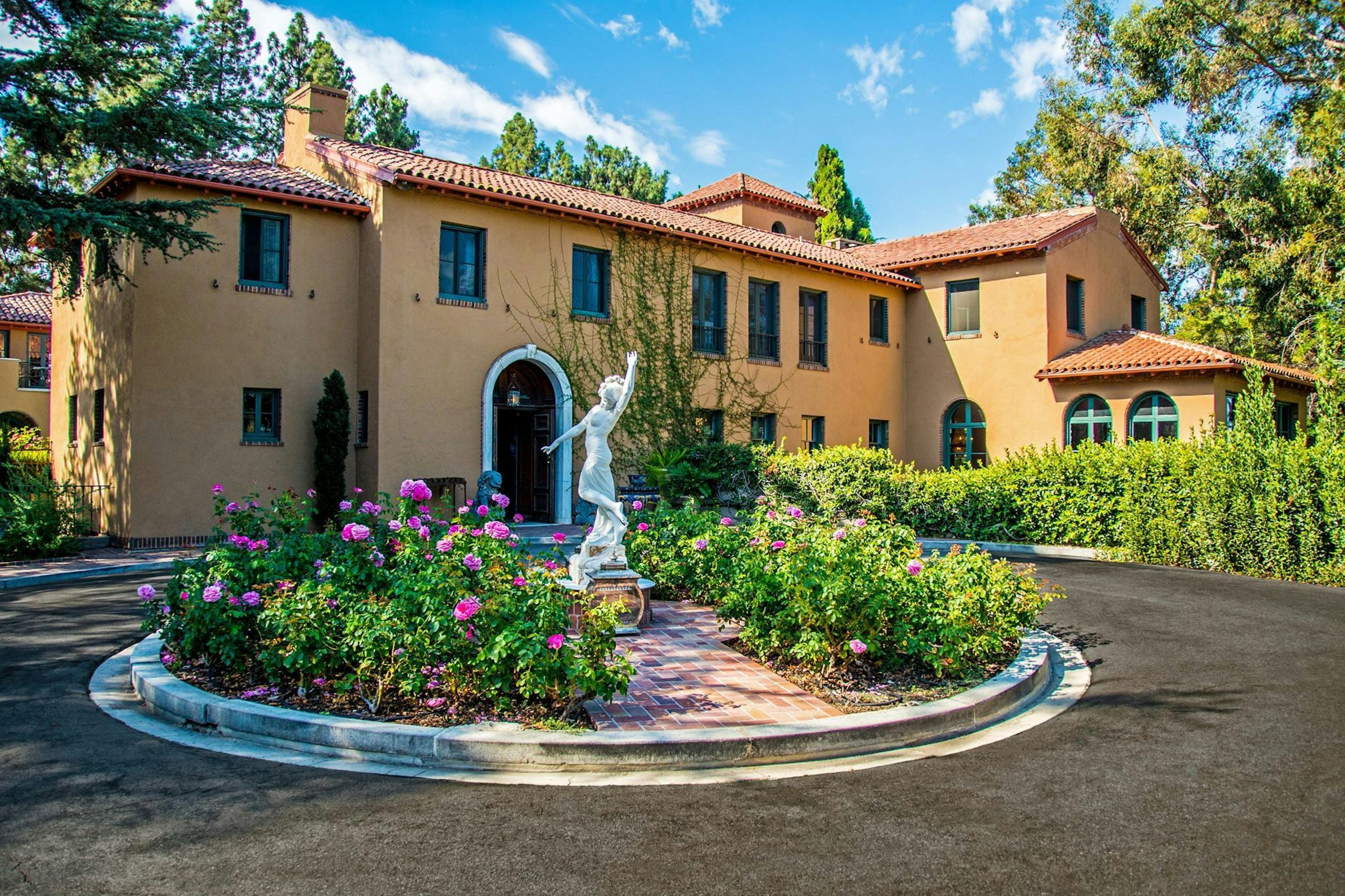 image-Best Baby Shower Venues for Memorable Events-be6c-4b7a-9cbe-5da863d0c8e4 - Lombardi House Best Baby Shower Venues for Memorable Events